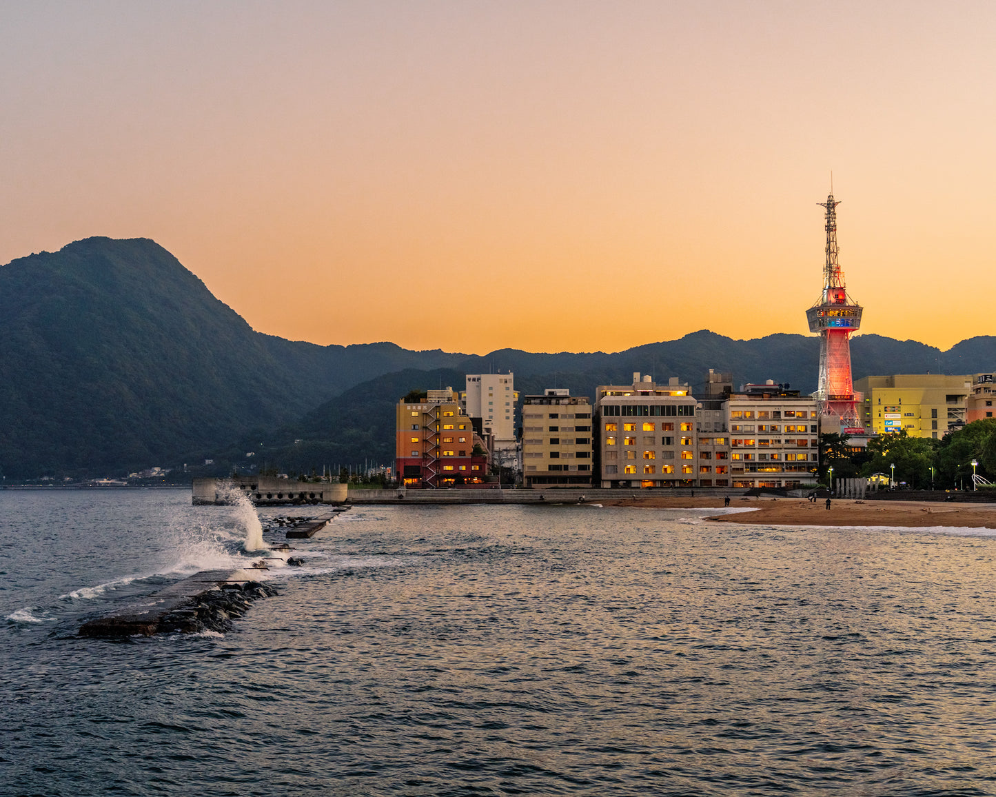 Sun Sets On the Kyomachi District 京町地区