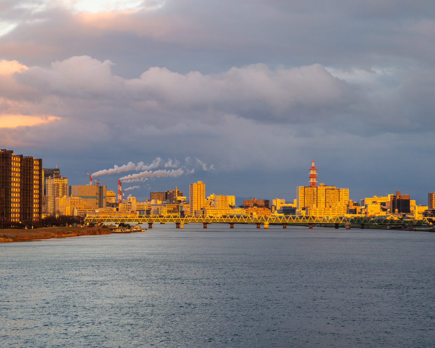 Golden Hour on the Shinano River 信濃川