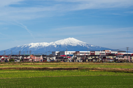 Snowy Mount Chōkai 鳥海山