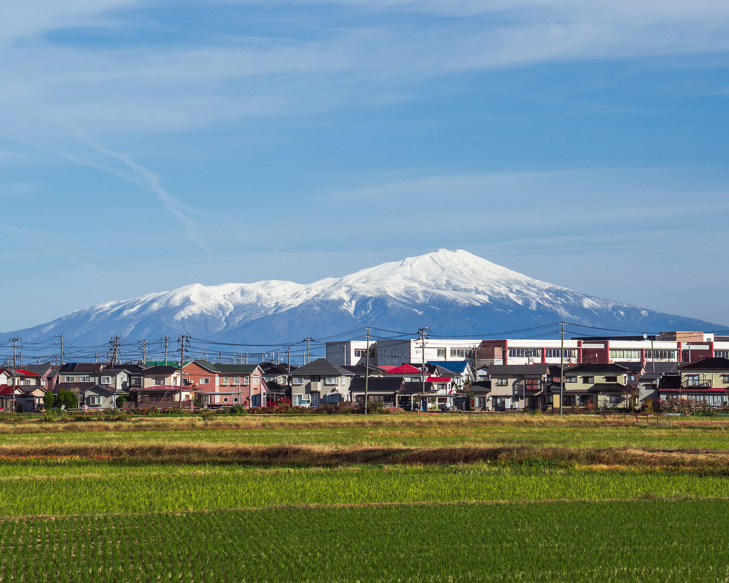 Snowy Mount Chōkai 鳥海山