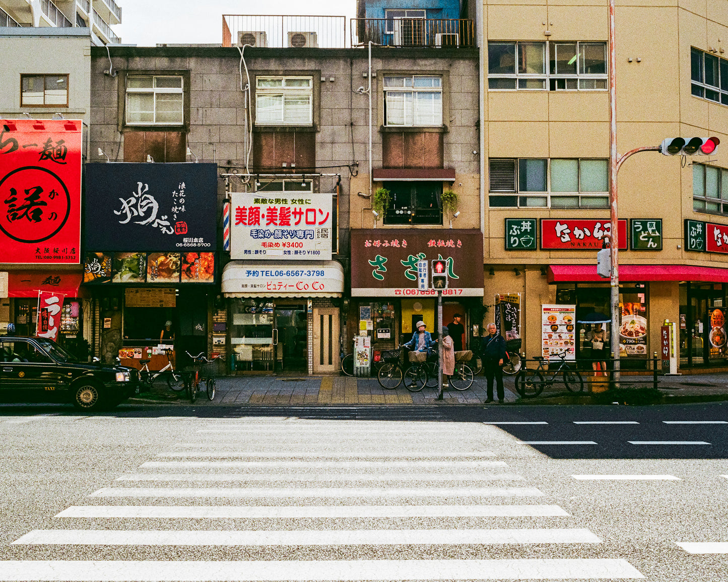 Sidewalk Scene 歩道