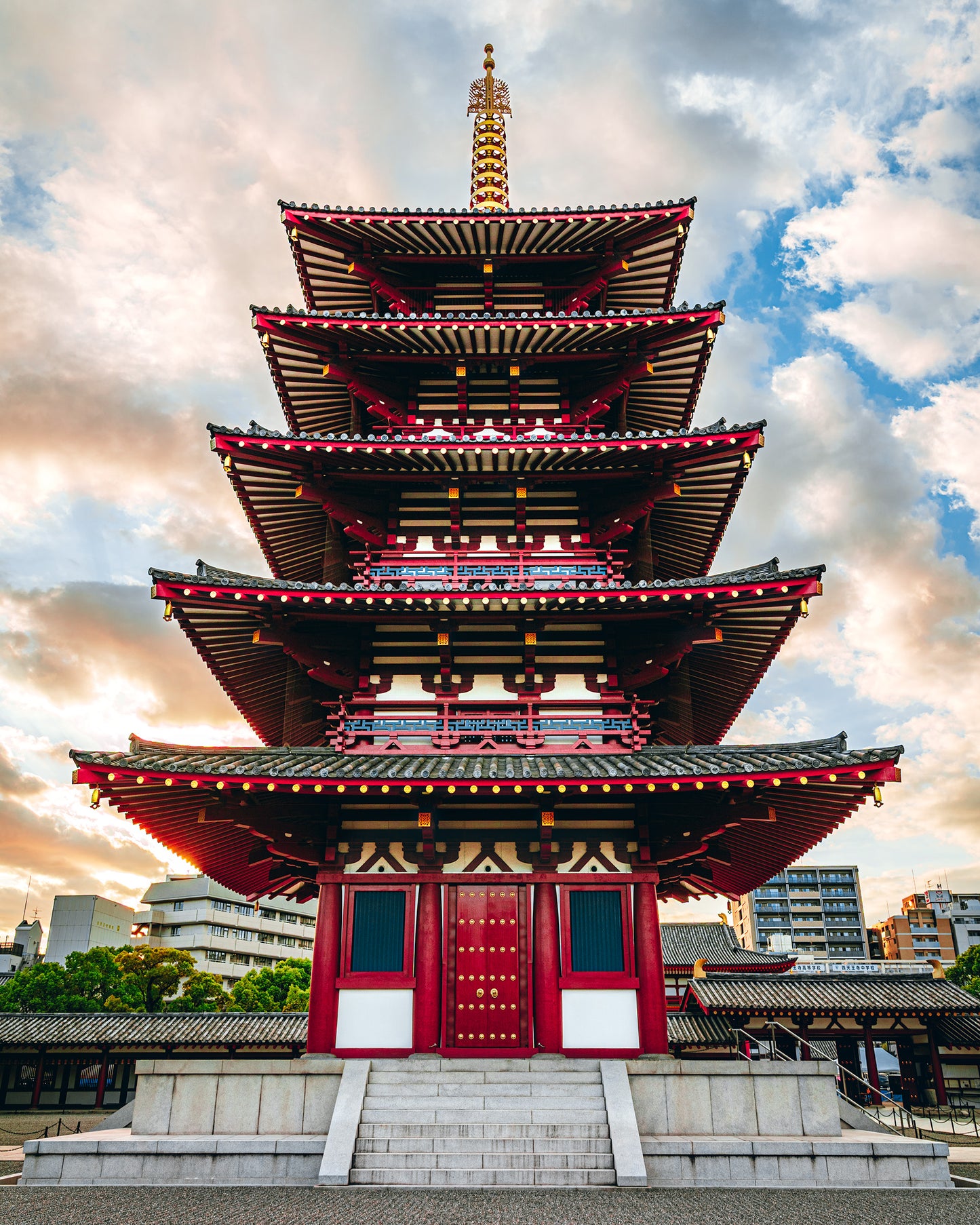 Sunset at Shitenno-ji Gojunoto 五十音