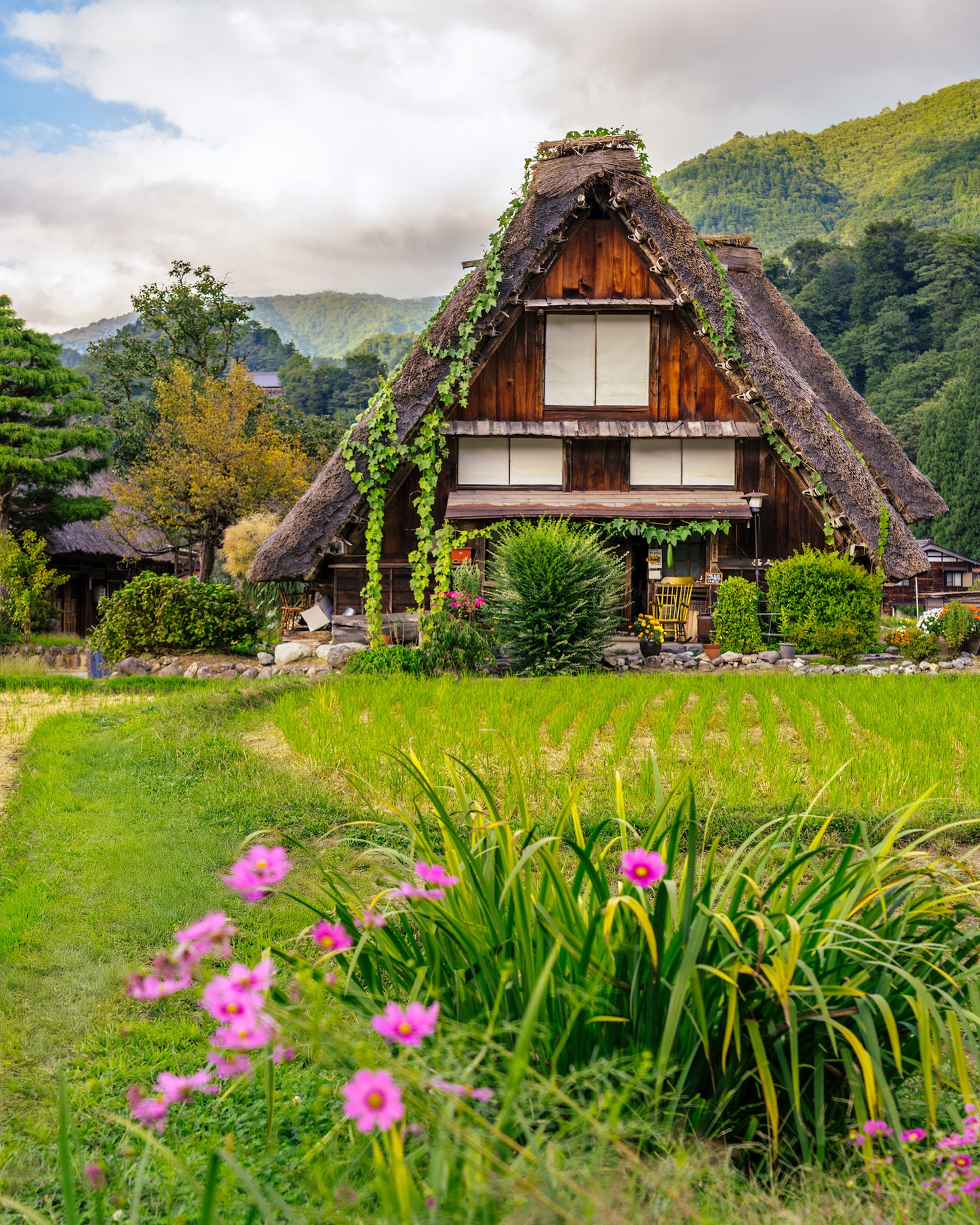 Traditional Gasshō-zukuri Farmhouse 合掌造り