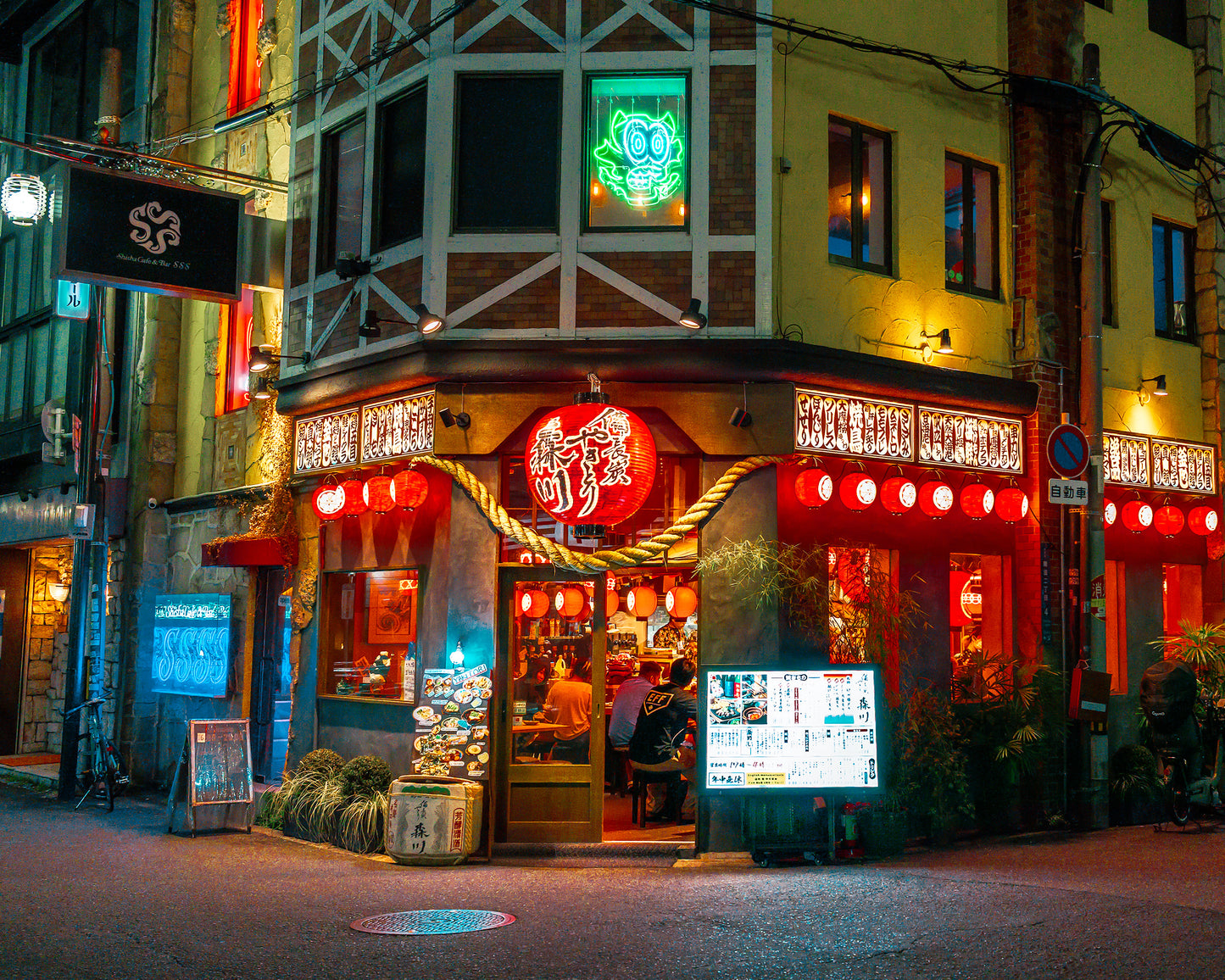 Lantern Lit Corner 提灯