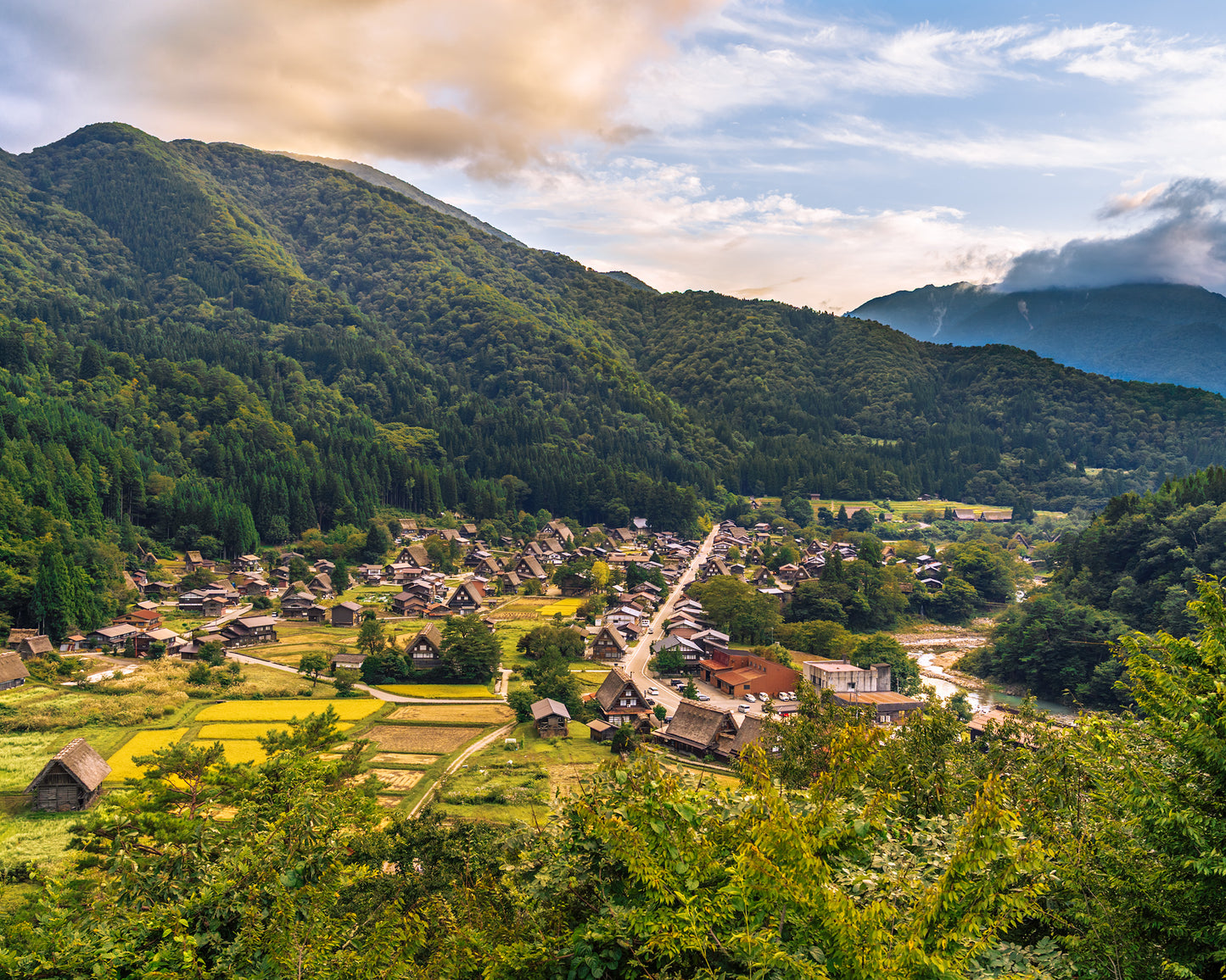 Village in the Hills 白川郷