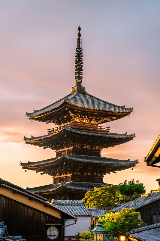 Yasaka Pagoda at Sunset 八坂の塔