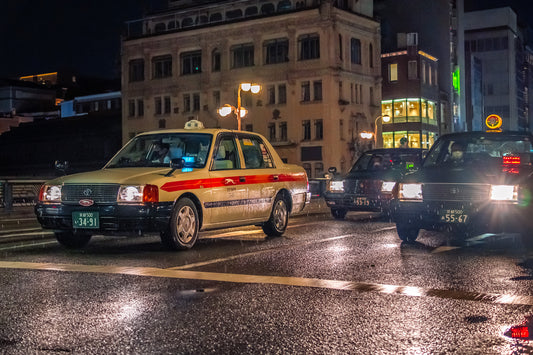 Taxis on Shijō Bridge 四条