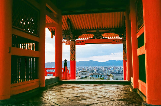 Looking through Saimon 西門