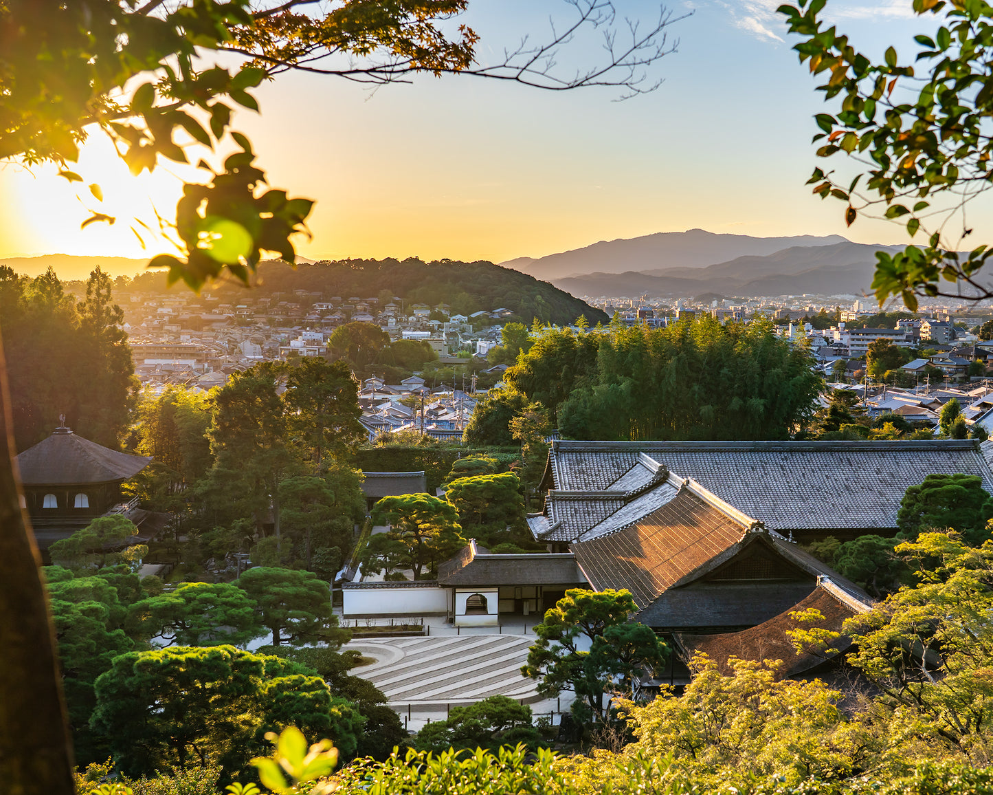 Overlooking Ginkaku-ji 銀閣寺