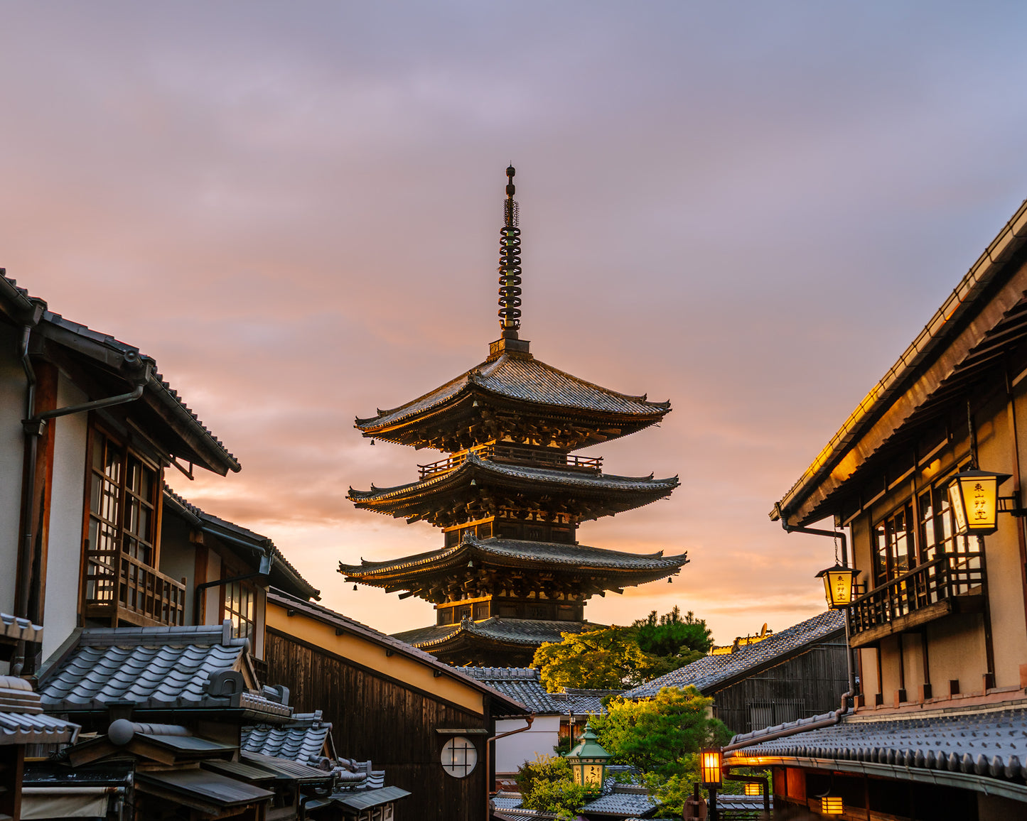 Down Hanamikoji Street 花見小路通り