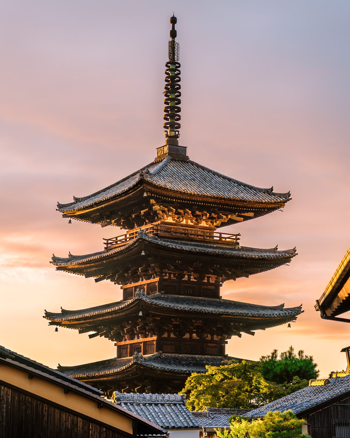 Yasaka Pagoda at Sunset 八坂の塔