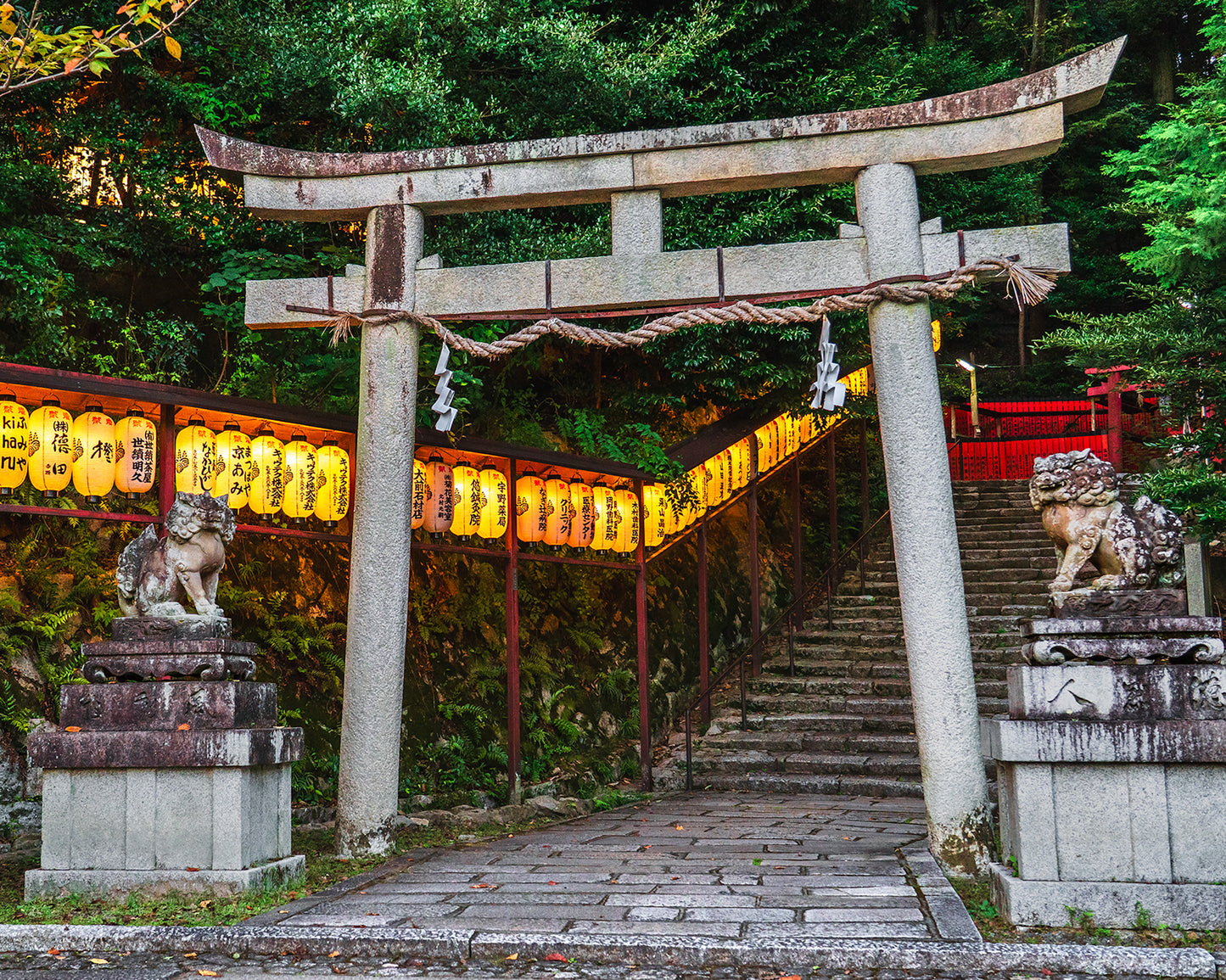 Hachi-jinja Shrine 八神社