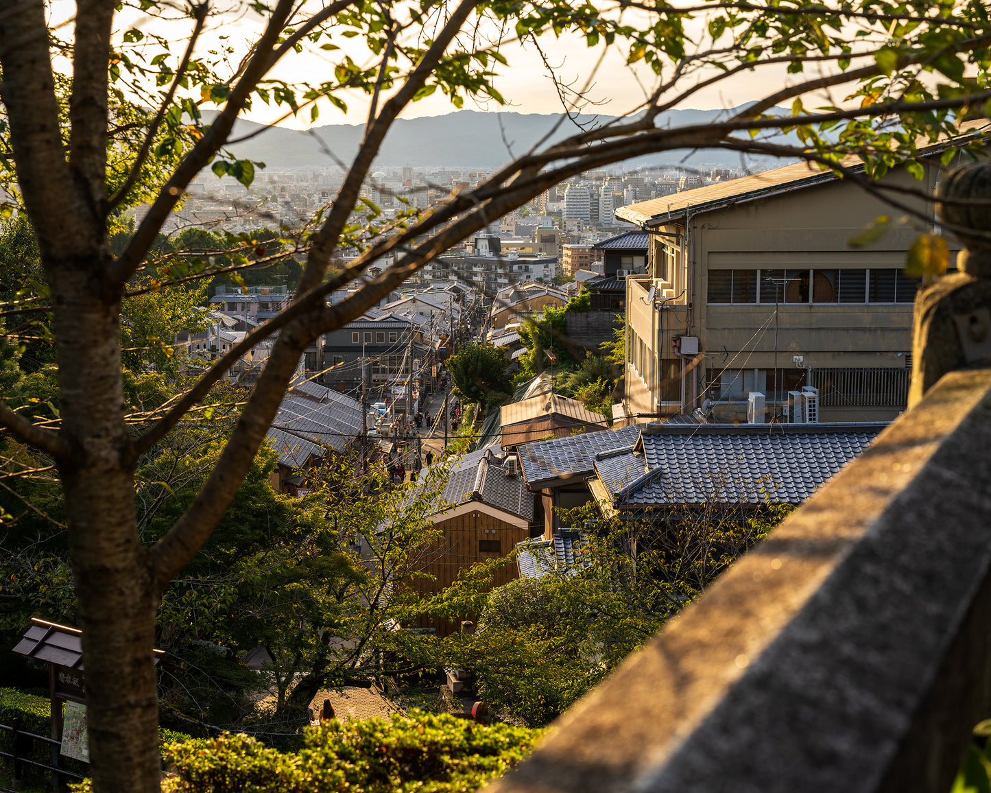 Grounds of Kiyumizu-dera 清水寺