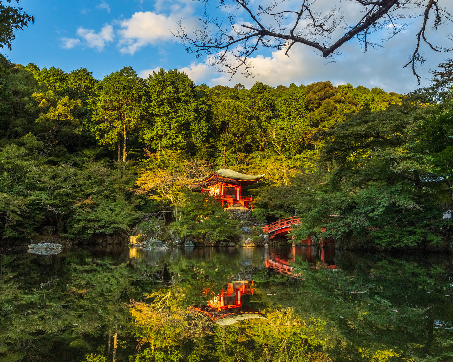Stillness at Bentendo 弁天堂