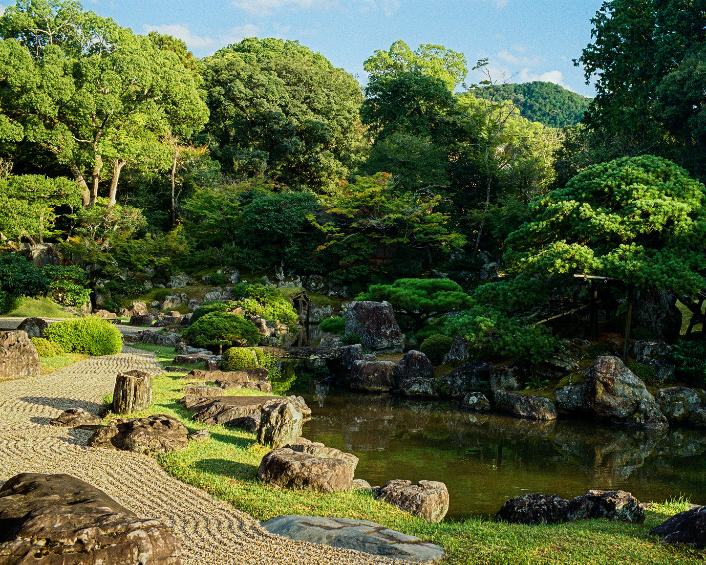 Karensansui meaning Dry Rock Garden 枯山水