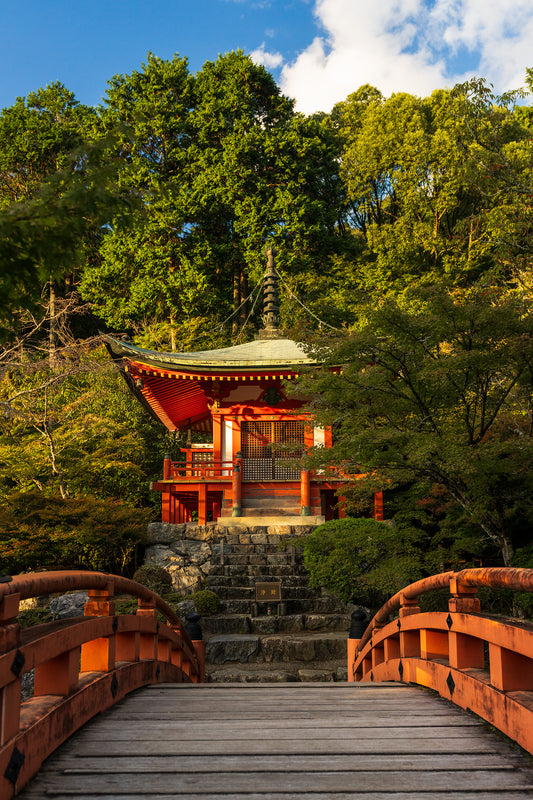 Approaching Bentendo Hall 弁天堂