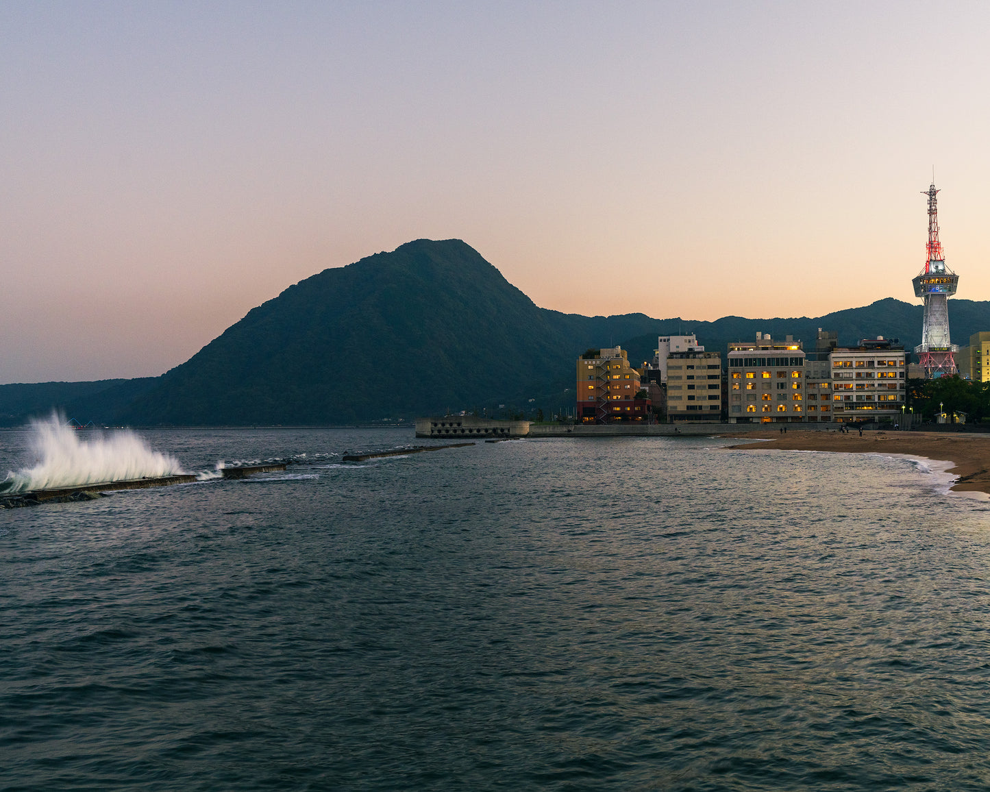 Waves Crashing at Beppu Bay 別府湾