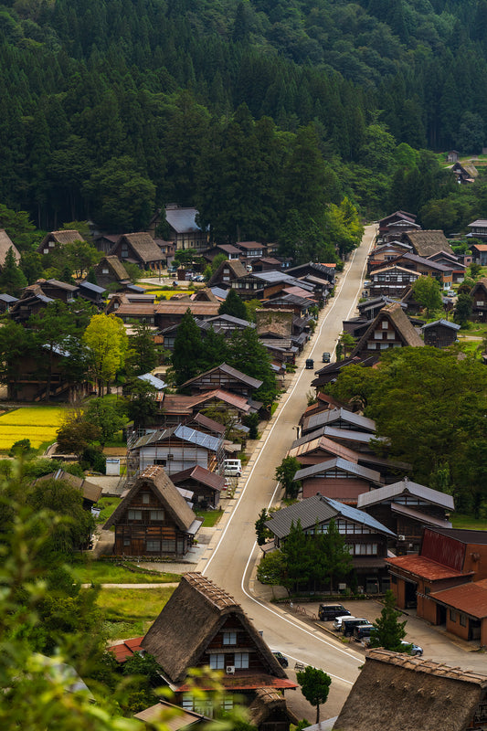 Overlooking Ogimachi 荻町