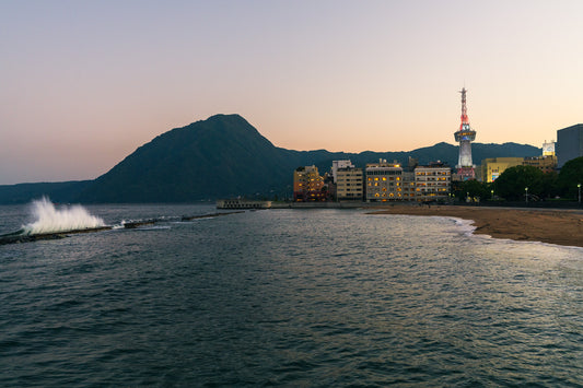 Waves Crashing at Beppu Bay 別府湾
