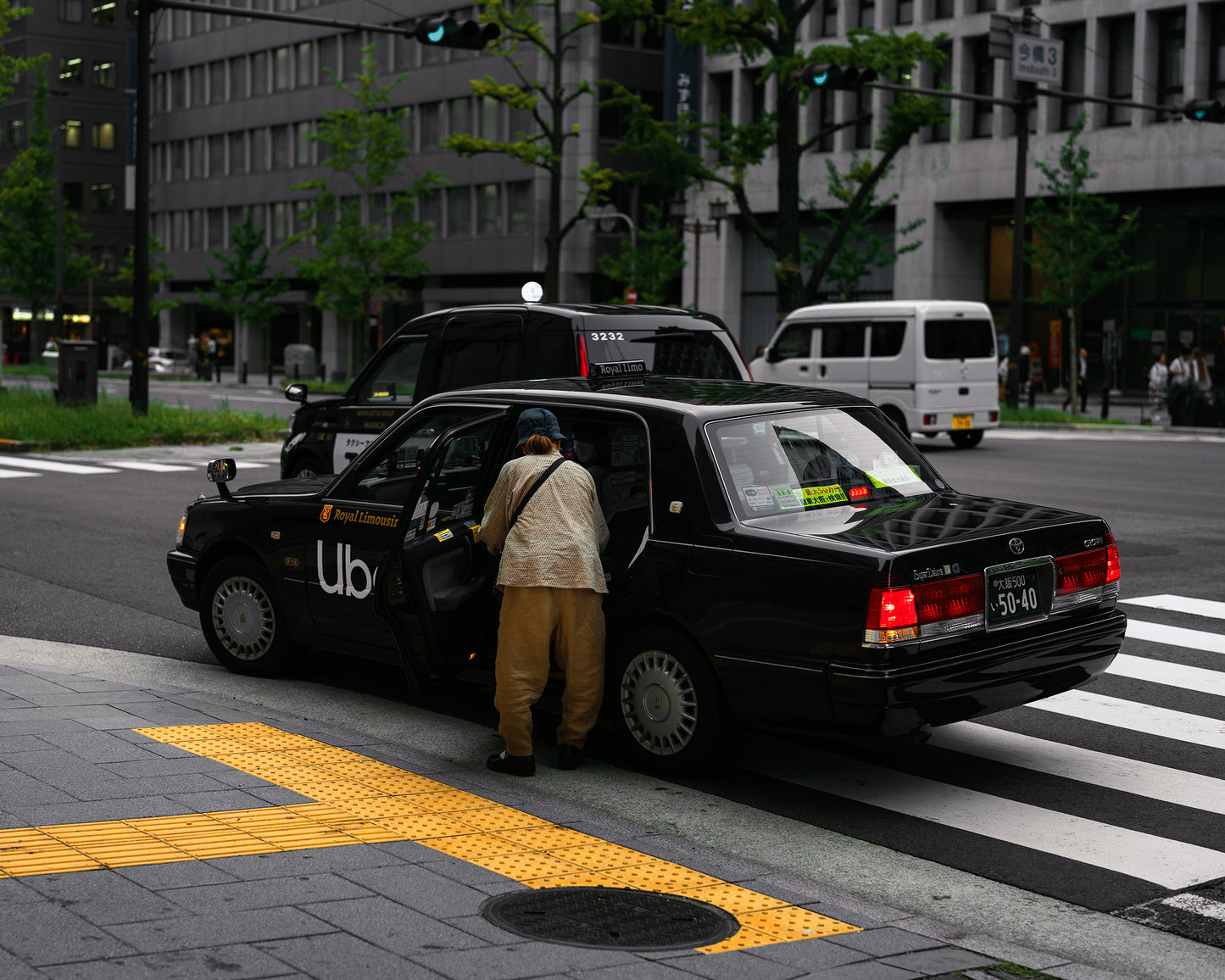 Hailing a Takushī タクシー