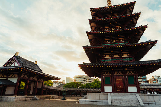 Shitennō-ji Glows 四天王寺