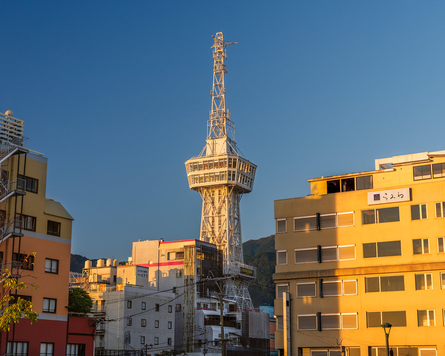 Morning Light in the City 街の朝の光