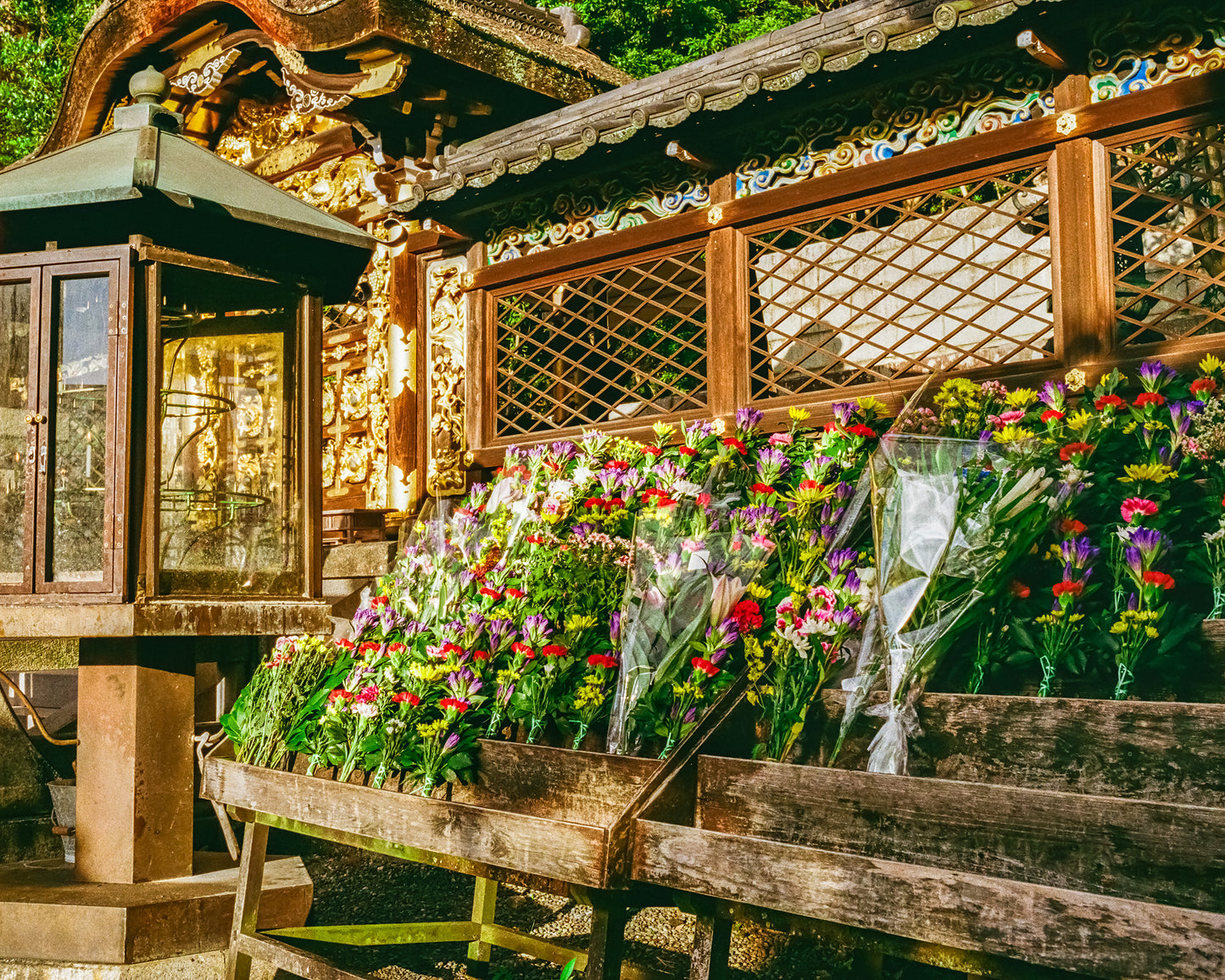 Flowers at the Mausoleum 霊廟